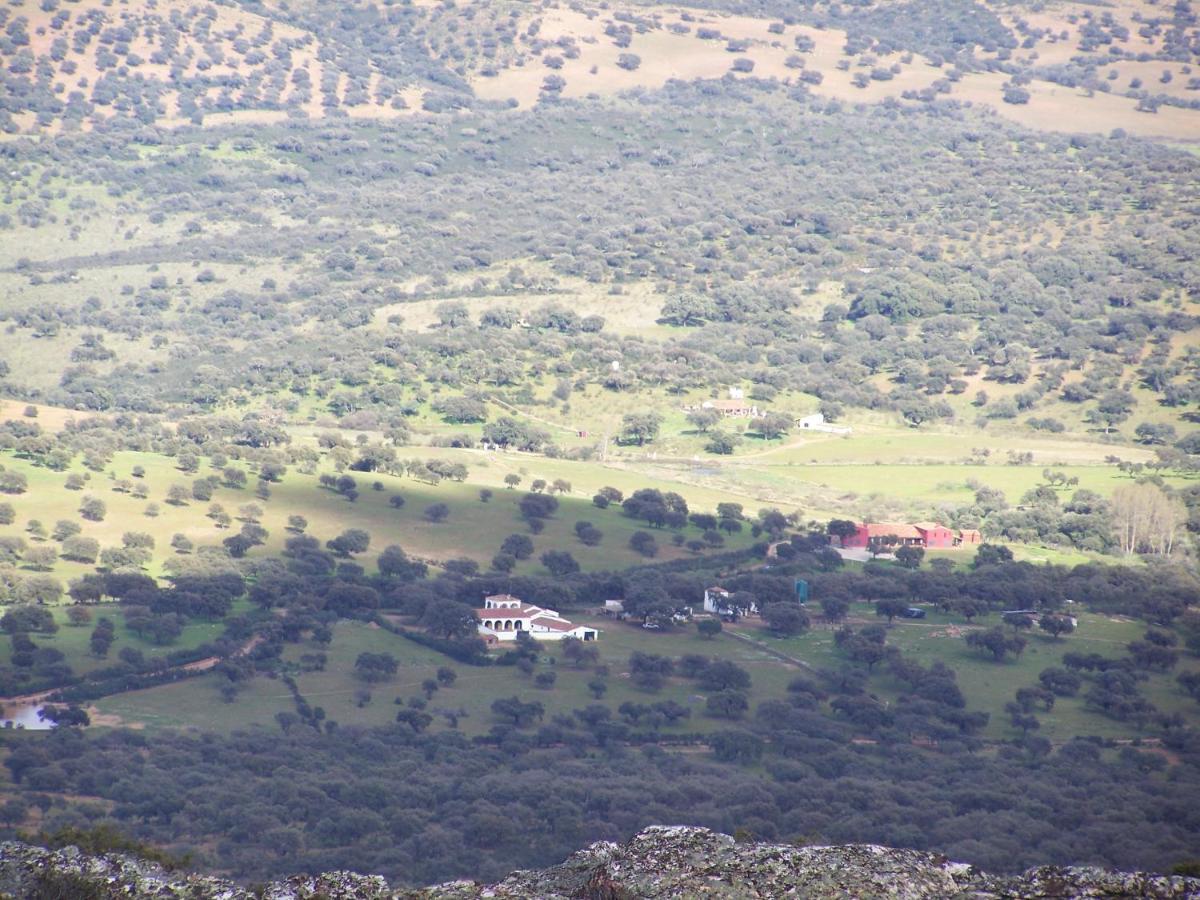 Casa Rural De La Finca Sierra Grande Hornachos Екстер'єр фото
